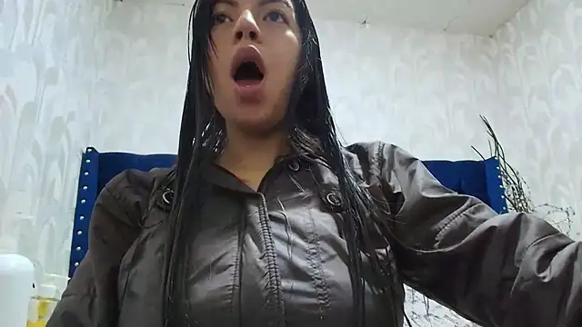 CarolineBrunx online show from 12-20-25, 03:13