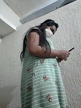 Snapshot of Priya_Strip chatting on 05-20-26, 01:34 Priya Strip online show from 05-20-26, 01:34