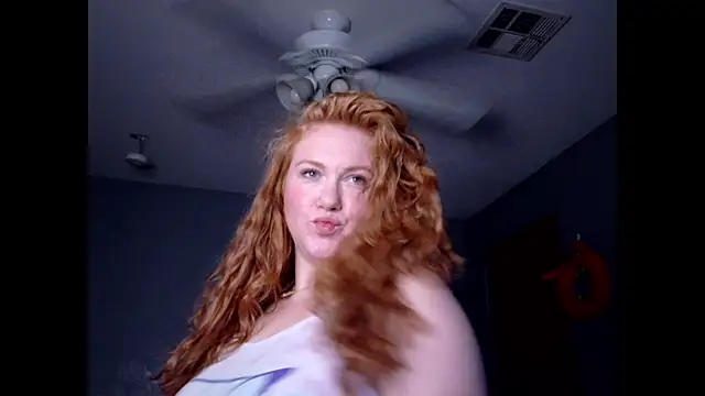 Snapshot of Scarlettredff chatting on 10-10-25, 03:05 Scarlettredff online show from 10-10-25, 03:05