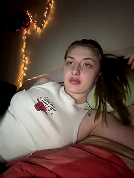 sexyy girl  online show from 12-17-25, 04:02