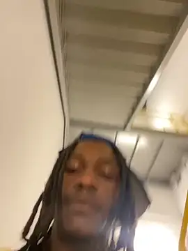 sneakylink13   online show from 10-31-25, 04:41