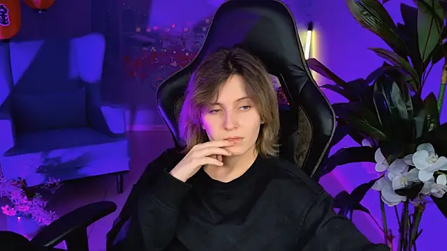 LolaAsmus online show from 02-04-25, 08:13