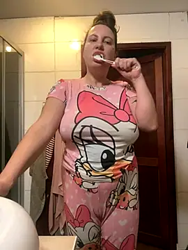 Snapshot of Yanacool007 chatting on 12-05-25, 09:51 Yanacool007 online show from 12-05-25, 09:51