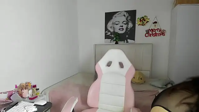 Snapshot of playsecrets chatting on 12-31-24, 05:40 playsecrets online show from 12-31-24, 05:40