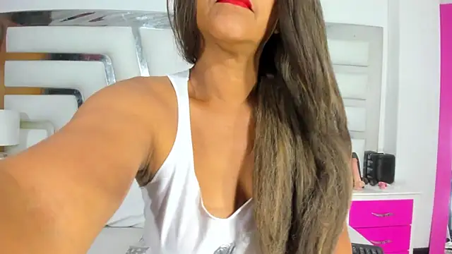 Snapshot of SaraaJhons chatting on 02-23-25, 04:13 SaraaJhons online show from 02-23-25, 04:13