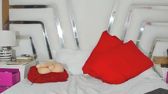 Snapshot of SaraaJhons chatting on 03-04-25, 03:22 SaraaJhons online show from 03-04-25, 03:22