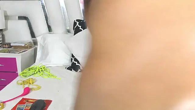 Snapshot of SaraaJhons chatting on 03-15-25, 07:59 SaraaJhons online show from 03-15-25, 07:59