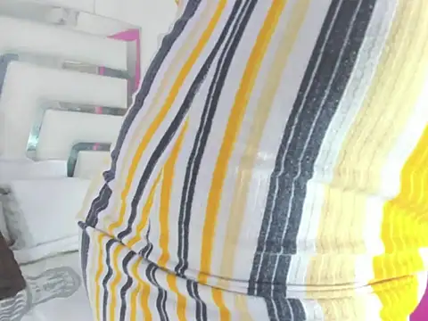 Snapshot of SaraaJhons chatting on 10-15-25, 03:17 SaraaJhons online show from 10-15-25, 03:17