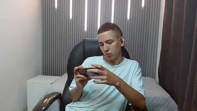 JackSwan18 online show from 03-12-26, 02:23