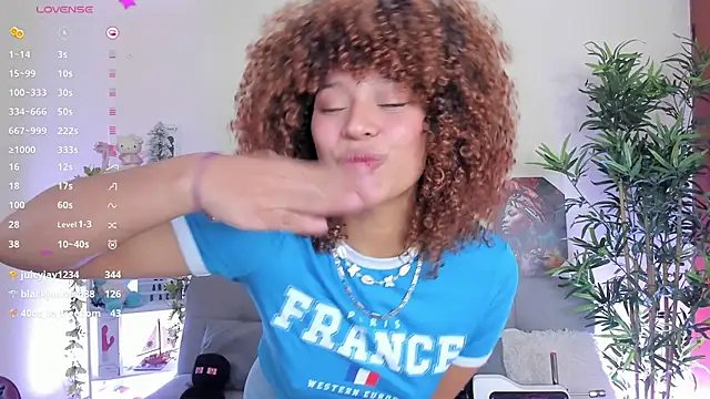 Snapshot of natty_romanof_18 chatting on 01-23-25, 03:32 natty romanof 18 online show from 01-23-25, 03:32