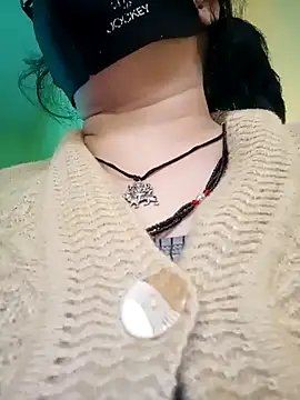 Snapshot of heenage chatting on 12-18-24, 05:15 heenage online show from 12-18-24, 05:15