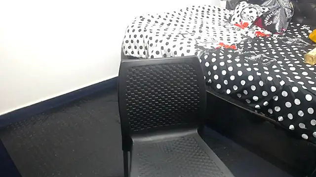 Snapshot of shopyymessyy chatting on 02-14-25, 07:44 shopyymessyy online show from 02-14-25, 07:44