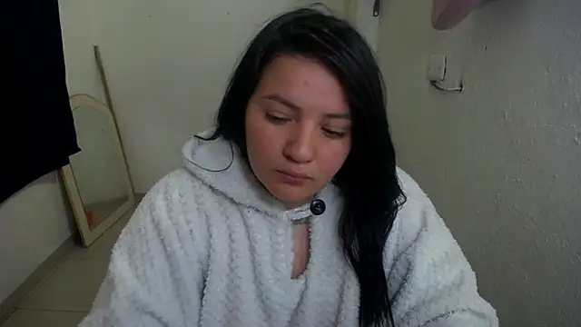 Snapshot of shopyymessyy chatting on 09-08-25, 05:01 shopyymessyy online show from 09-08-25, 05:01