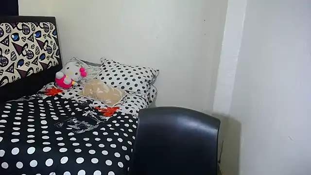 Snapshot of shopyymessyy chatting on 10-07-25, 04:04 shopyymessyy online show from 10-07-25, 04:04