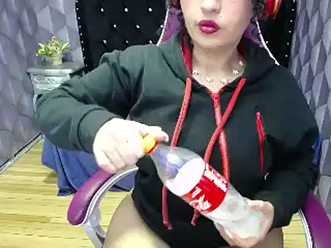 Snapshot of Sofiacowperx chatting on 01-16-25, 04:39 Sofiacowperx online show from 01-16-25, 04:39