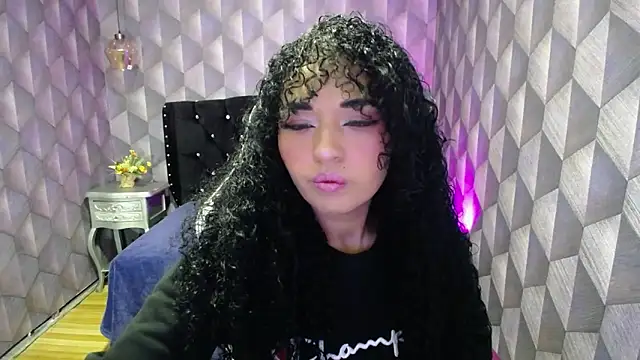 Snapshot of Sofiacowperx chatting on 02-07-25, 01:01 Sofiacowperx online show from 02-07-25, 01:01