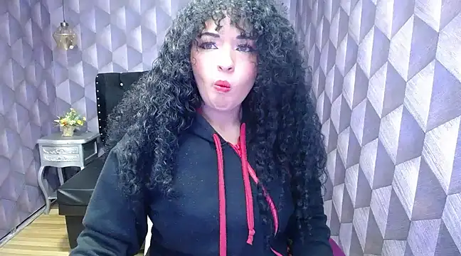 Snapshot of Sofiacowperx chatting on 02-08-25, 11:22 Sofiacowperx online show from 02-08-25, 11:22
