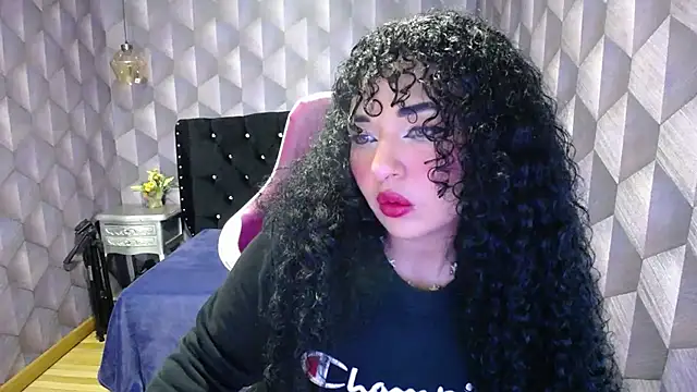 Snapshot of Sofiacowperx chatting on 02-11-25, 12:48 Sofiacowperx online show from 02-11-25, 12:48