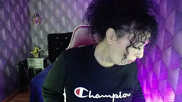 Snapshot of Sofiacowperx chatting on 02-18-25, 12:49 Sofiacowperx online show from 02-18-25, 12:49