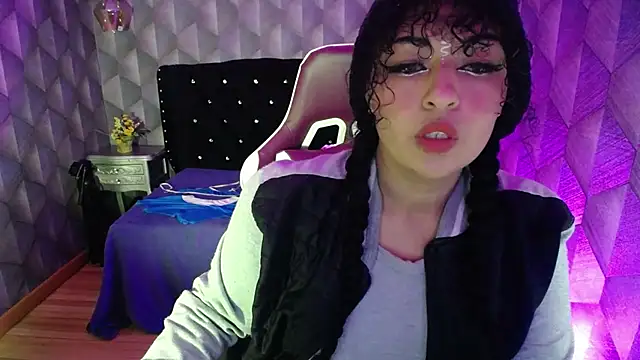 Snapshot of Sofiacowperx chatting on 02-21-25, 01:11 Sofiacowperx online show from 02-21-25, 01:11