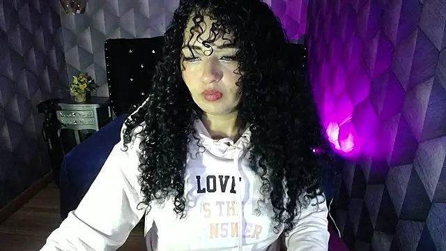 Snapshot of Sofiacowperx chatting on 02-24-25, 01:35 Sofiacowperx online show from 02-24-25, 01:35