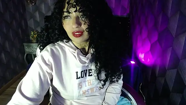 Snapshot of Sofiacowperx chatting on 02-24-25, 10:48 Sofiacowperx online show from 02-24-25, 10:48
