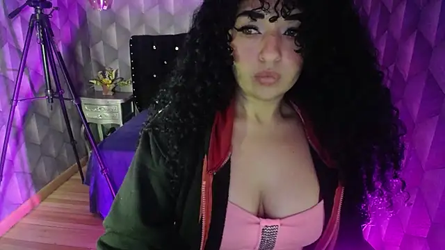 Snapshot of Sofiacowperx chatting on 02-26-25, 04:56 Sofiacowperx online show from 02-26-25, 04:56
