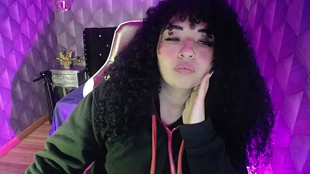 Snapshot of Sofiacowperx chatting on 02-27-25, 03:37 Sofiacowperx online show from 02-27-25, 03:37