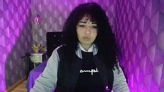 Snapshot of Sofiacowperx chatting on 02-28-25, 01:14 Sofiacowperx online show from 02-28-25, 01:14