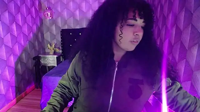 Snapshot of Sofiacowperx chatting on 03-05-25, 01:50 Sofiacowperx online show from 03-05-25, 01:50