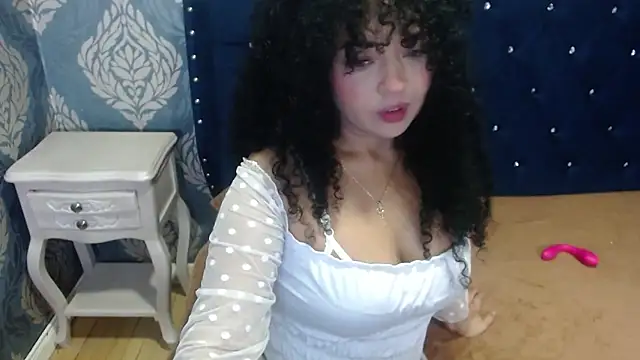 Snapshot of Sofiacowperx chatting on 10-24-25, 12:12 Sofiacowperx online show from 10-24-25, 12:12