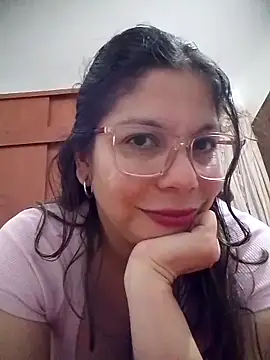 Snapshot of Carliina_Soussa chatting on 05-05-26, 10:40 Carliina Soussa online show from 05-05-26, 10:40