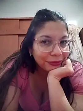Snapshot of Carliina_Soussa chatting on 06-08-26, 12:03 Carliina Soussa online show from 06-08-26, 12:03