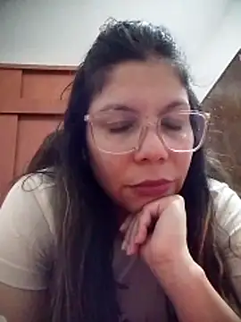 Snapshot of Carliina_Soussa chatting on 06-08-26, 01:39 Carliina Soussa online show from 06-08-26, 01:39