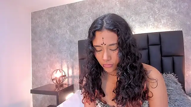 laura smith33 online show from 01-22-25, 07:13