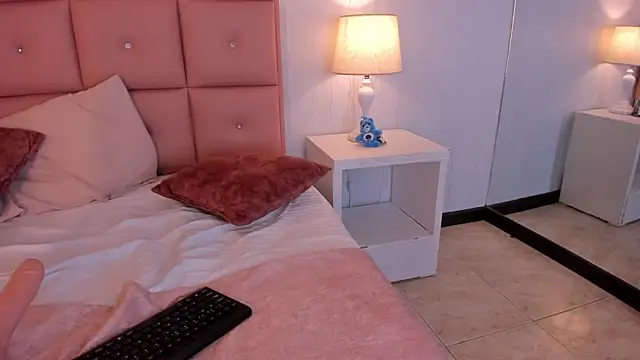 laura smith33 online show from 03-08-25, 06:05