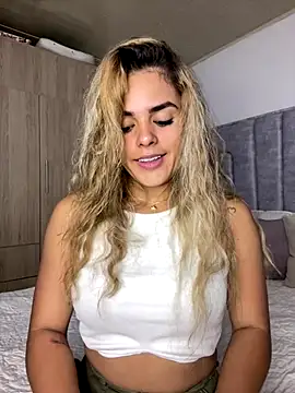 ZoeJohnsoon online show from 10-16-25, 04:30