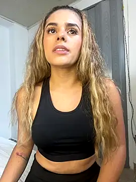 ZoeJohnsoon online show from 10-22-25, 03:56