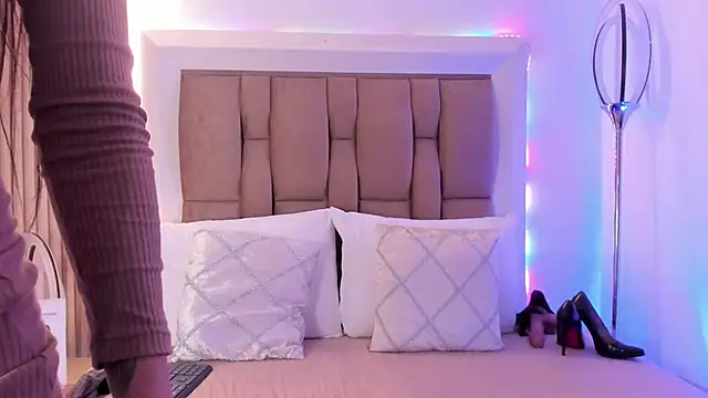 Snapshot of Clarisse28 chatting on 11-27-25, 02:13 Clarisse28 online show from 11-27-25, 02:13