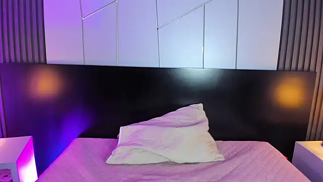 Snapshot of liz_goth chatting on 12-18-24, 12:40 liz goth online show from 12-18-24, 12:40