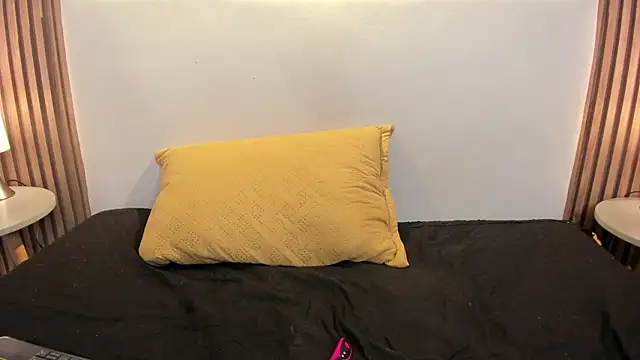 Snapshot of liz_goth chatting on 01-19-25, 04:36 liz goth online show from 01-19-25, 04:36