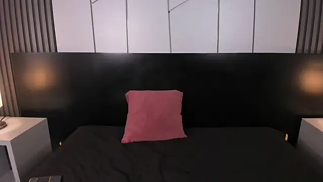 Snapshot of liz_goth chatting on 02-21-25, 01:33 liz goth online show from 02-21-25, 01:33