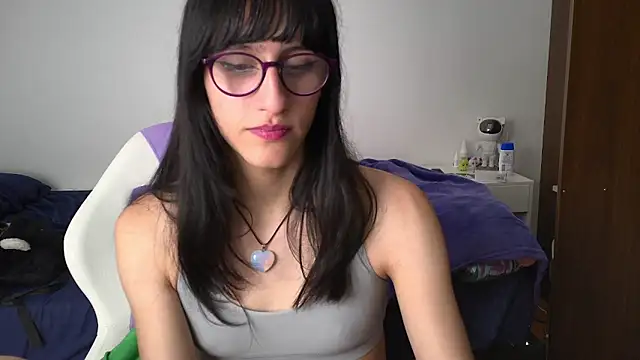 Snapshot of Alice_love29 chatting on 02-03-25, 12:04 Alice love29 online show from 02-03-25, 12:04