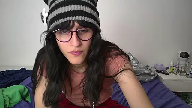 Snapshot of Alice_love29 chatting on 02-06-25, 02:33 Alice love29 online show from 02-06-25, 02:33