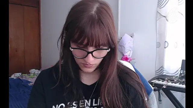 Snapshot of Alice_love29 chatting on 06-11-26, 04:38 Alice love29 online show from 06-11-26, 04:38