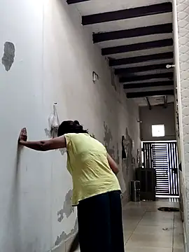 illay love online show from 10-12-25, 04:33