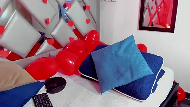 Snapshot of Nahomi-Hill chatting on 02-13-25, 09:17 Nahomi-Hill online show from 02-13-25, 09:17