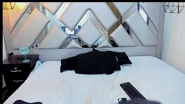 Nahomi-Hill online show from 11-07-25, 11:27