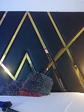 Adel Nesbiit online show from 10-06-25, 07:33