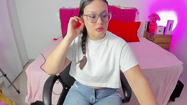 Snapshot of SofiaJoness_ chatting on 12-23-24, 03:29 SofiaJoness  online show from 12-23-24, 03:29